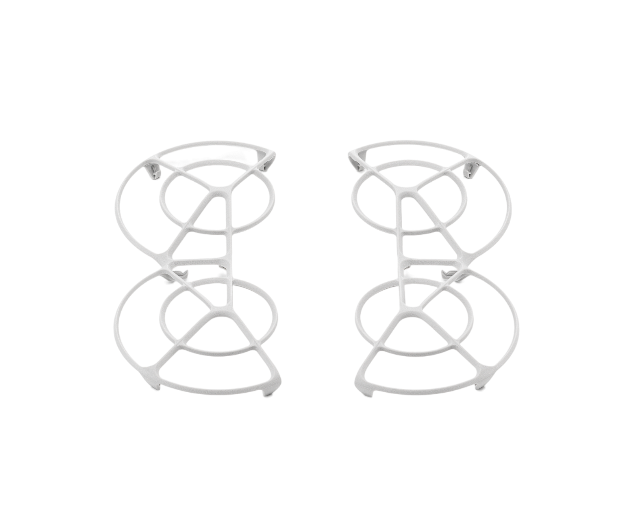 Zwei weiße Lüftergitter auf schwarzem Hintergrund, mit symmetrischem Design.