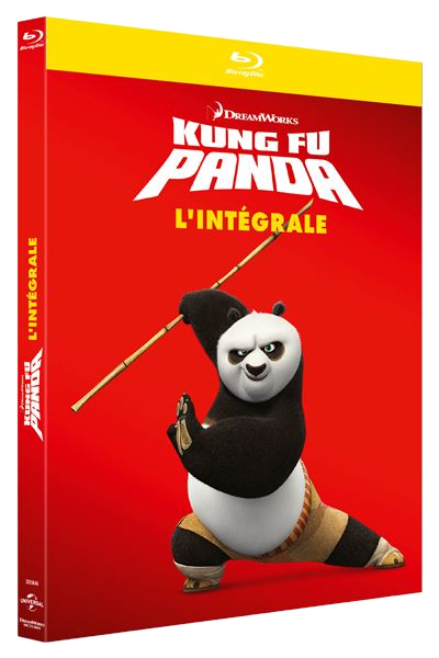Kung Fu Panda dvd-hoes. Rode achtergrond, panda met bamboestok.