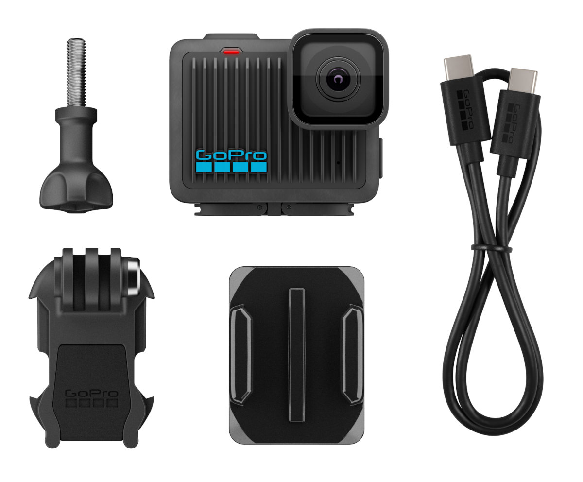 Czarna kamera GoPro, śruba, mocowanie i kable na białym tle.