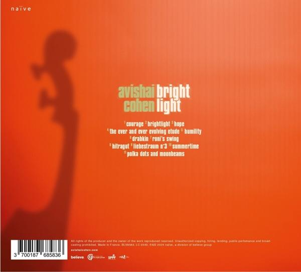 Orangenes Albumcover mit Schatten-Silhouette eines Musikers.