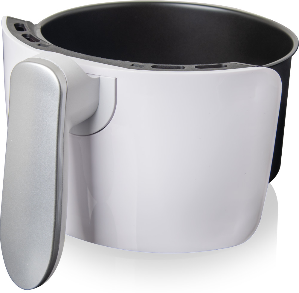 Witte airfryer mand met handvat, zwart interieur, geïsoleerd op wit.