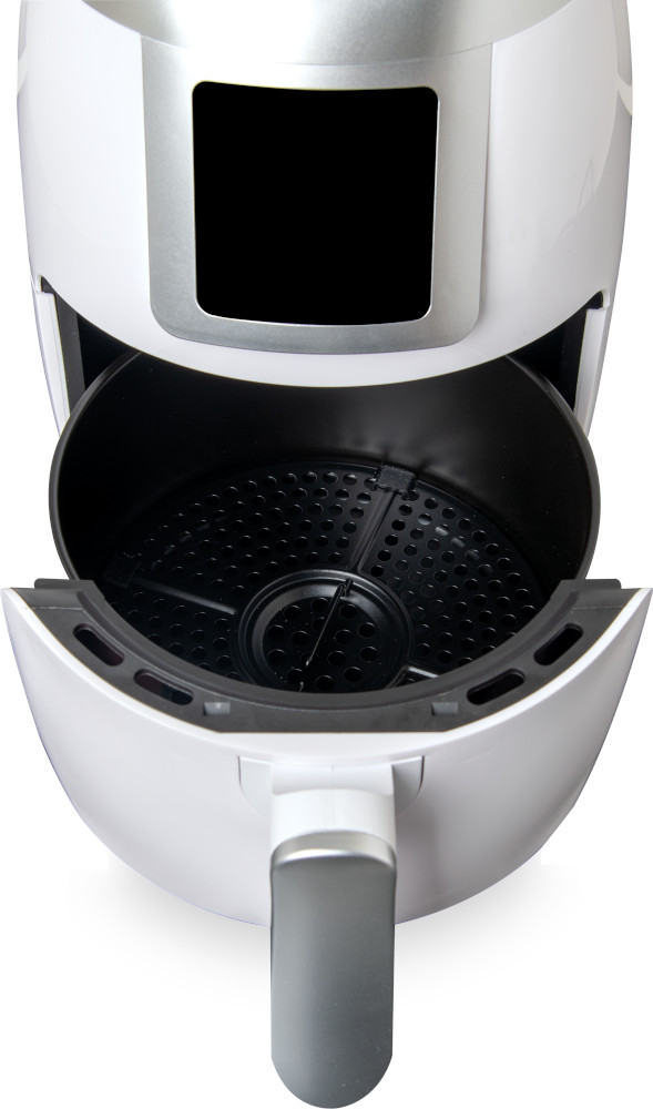 Witte airfryer, open, met de binnenmand.
