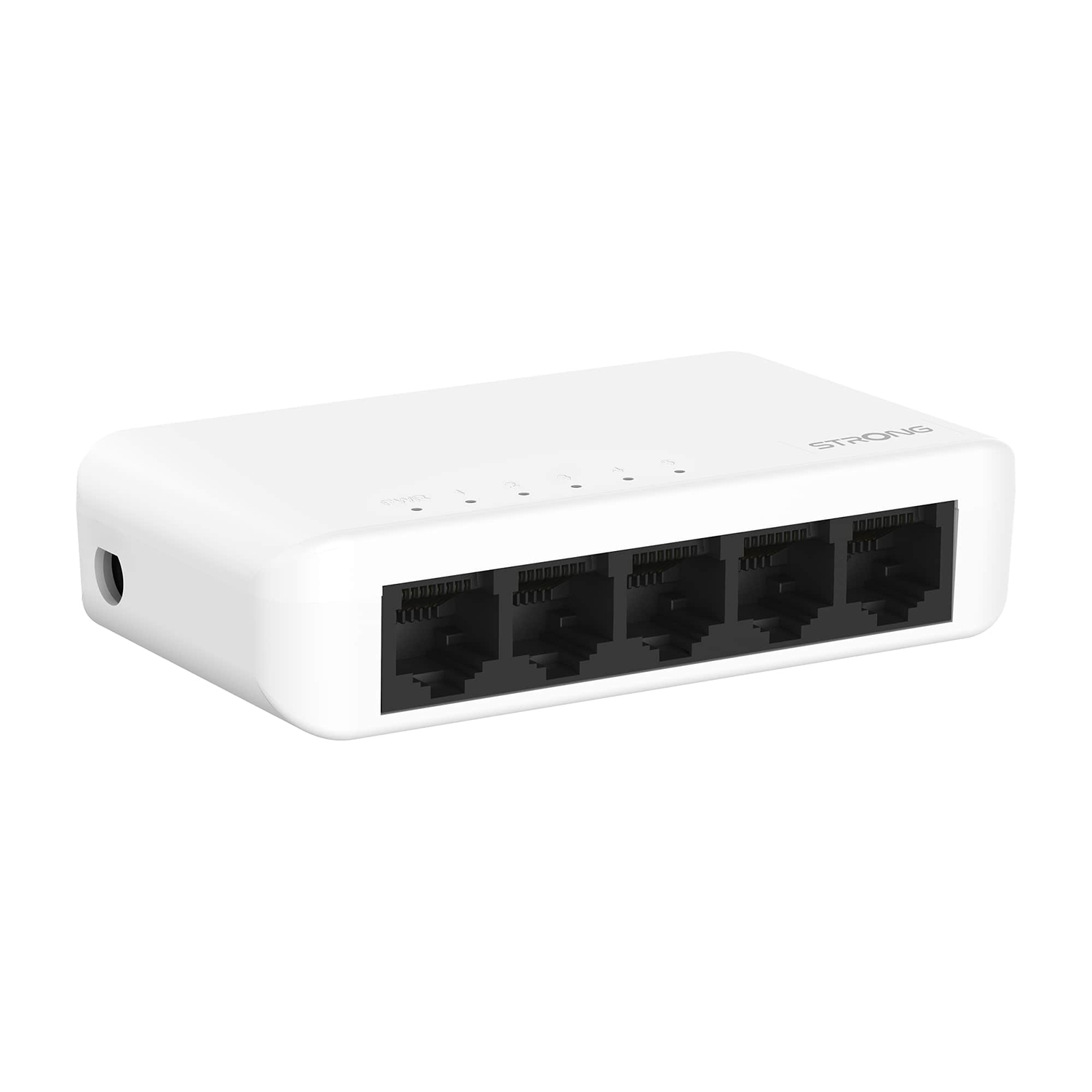 Uno switch di rete rettangolare bianco con cinque porte Ethernet nere. La parola 'STRONG' è stampata sopra.