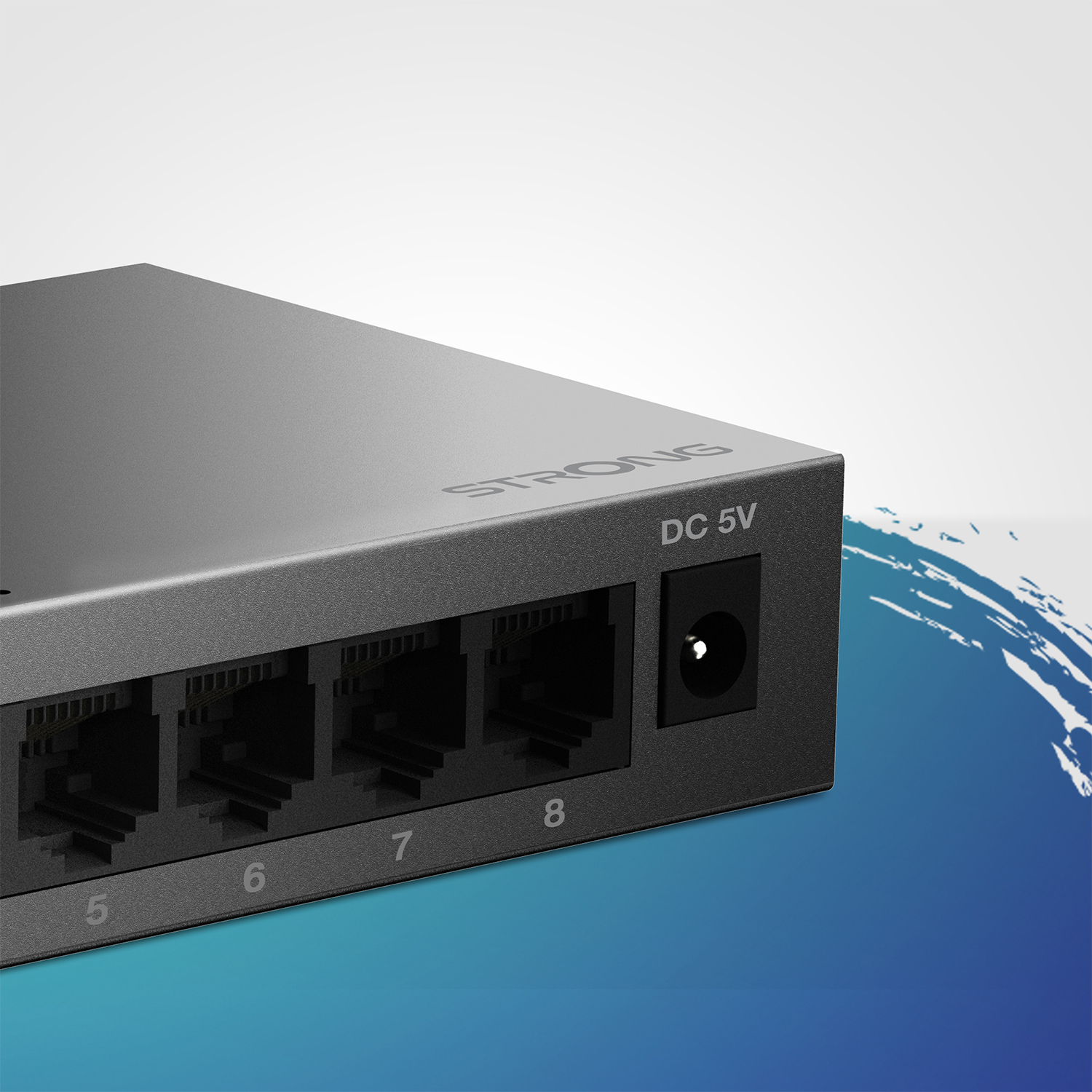 Switch di rete con porte etichettate 5, 6, 7, 8 e una porta DC 5V.