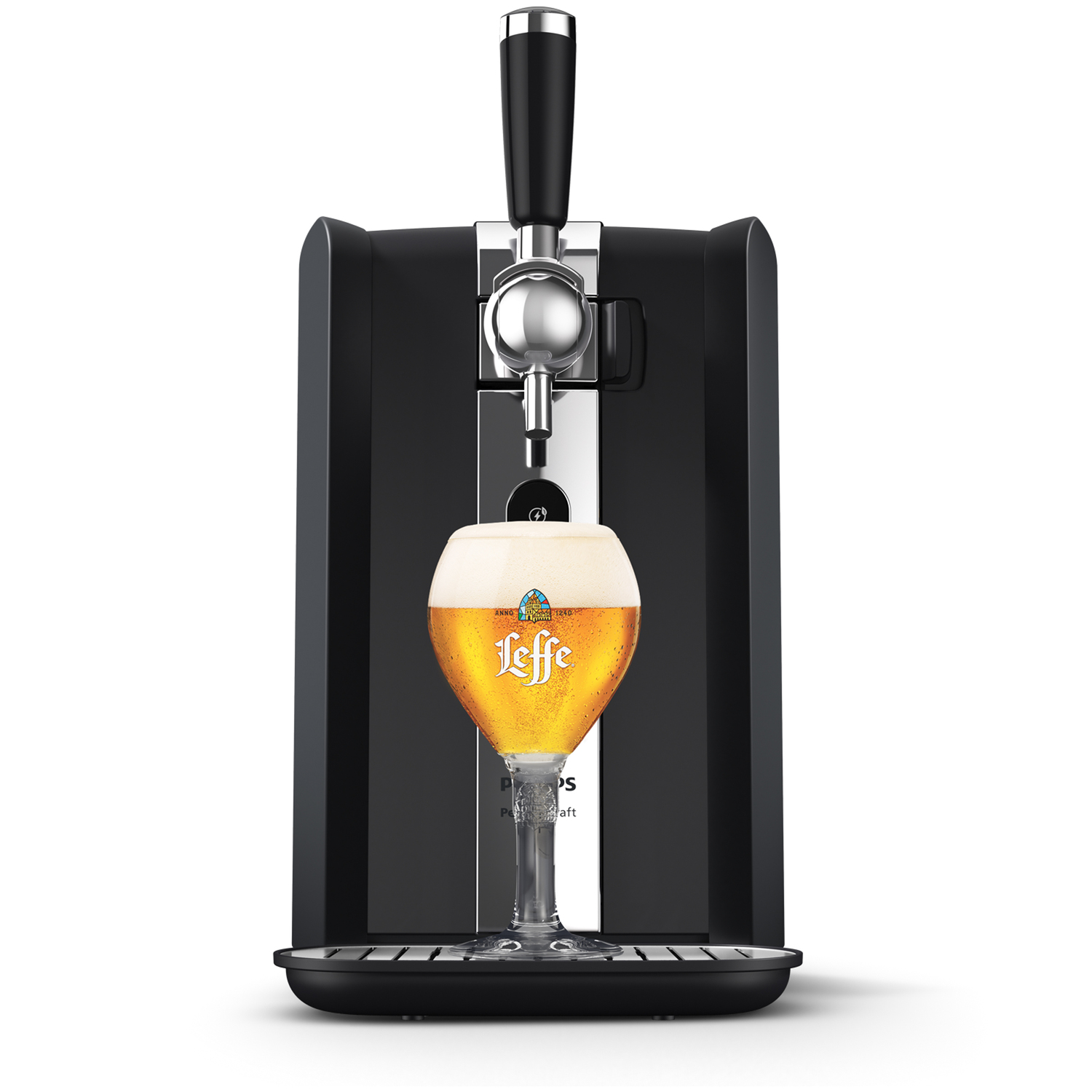 Een biertap die bier in een Leffe-glas schenkt. De tap zit op een zwarte dispenser.