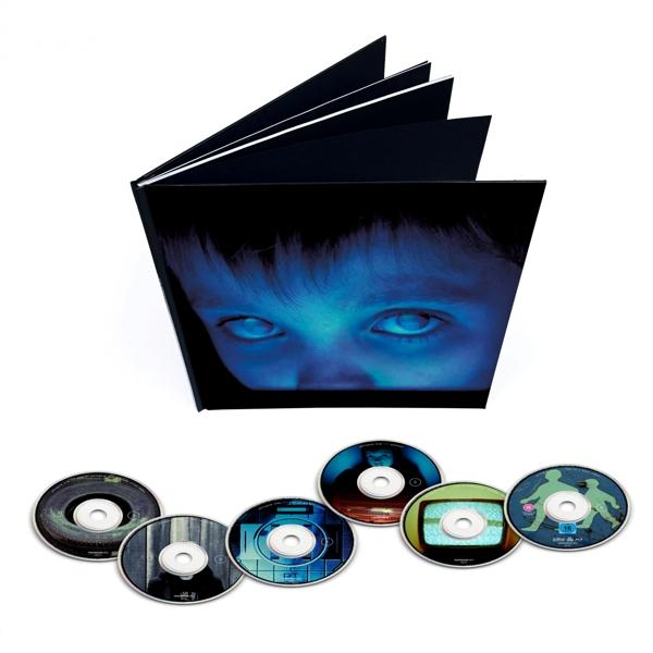 CD-Set. Cover zeigt einen Jungen mit leuchtenden Augen. CDs sind sichtbar, auf weißem Grund.