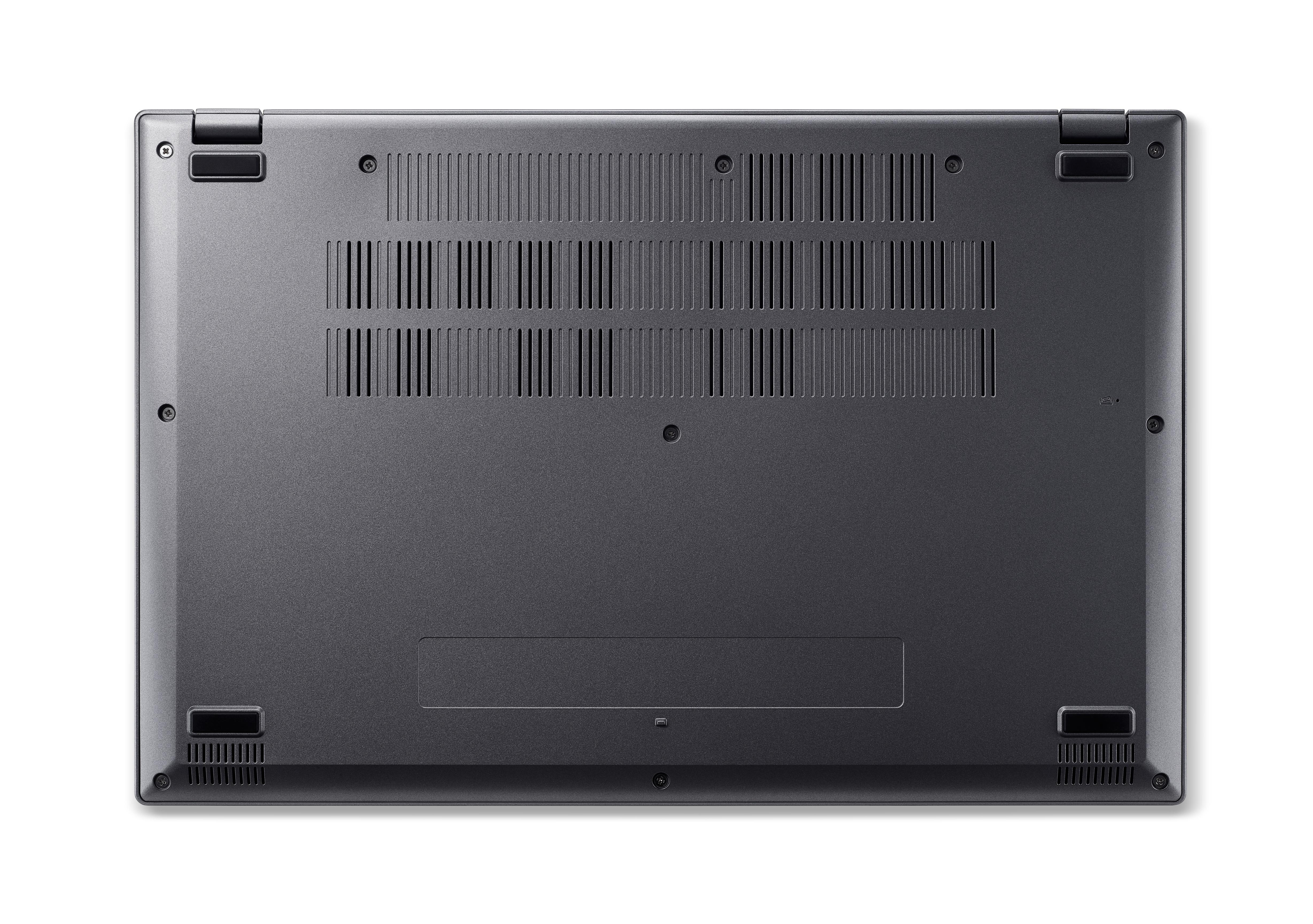Die Unterseite eines Laptops mit Lüftungsschlitzen und Schraubenlöchern auf weißem Grund.