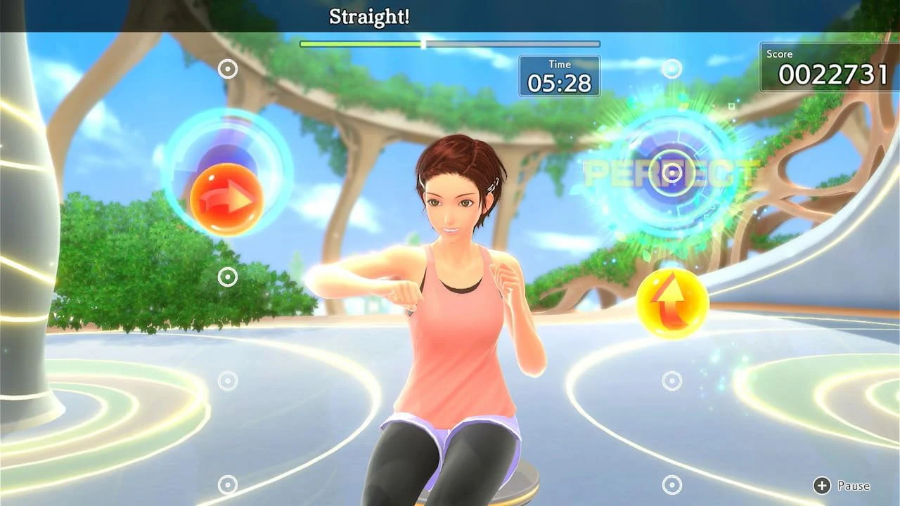 Frau trainiert in einem virtuellen Fitnessspiel. Das Wort PERFEKT wird hervorgehoben.