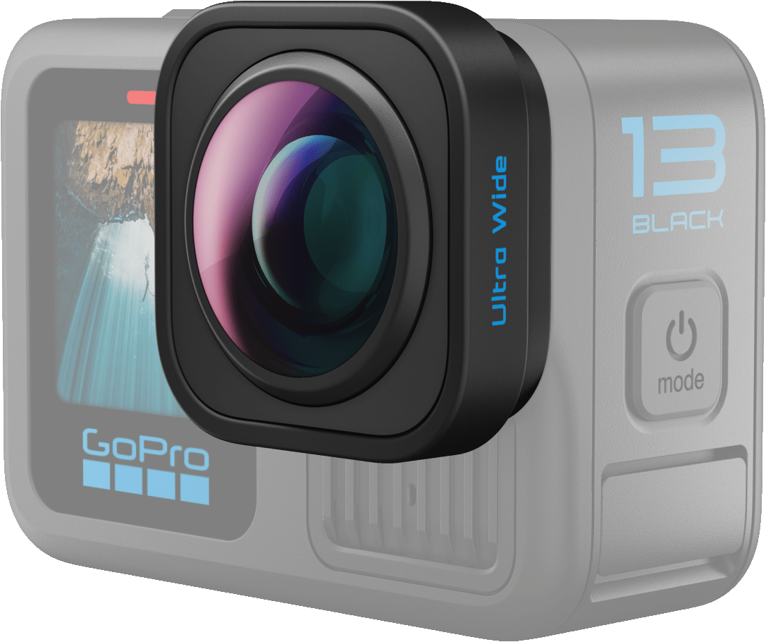 GoPro-Kamera mit Ultraweitwinkelobjektiv, auf grauem Hintergrund. Schwarzes Objektiv und Kameragehäuse.