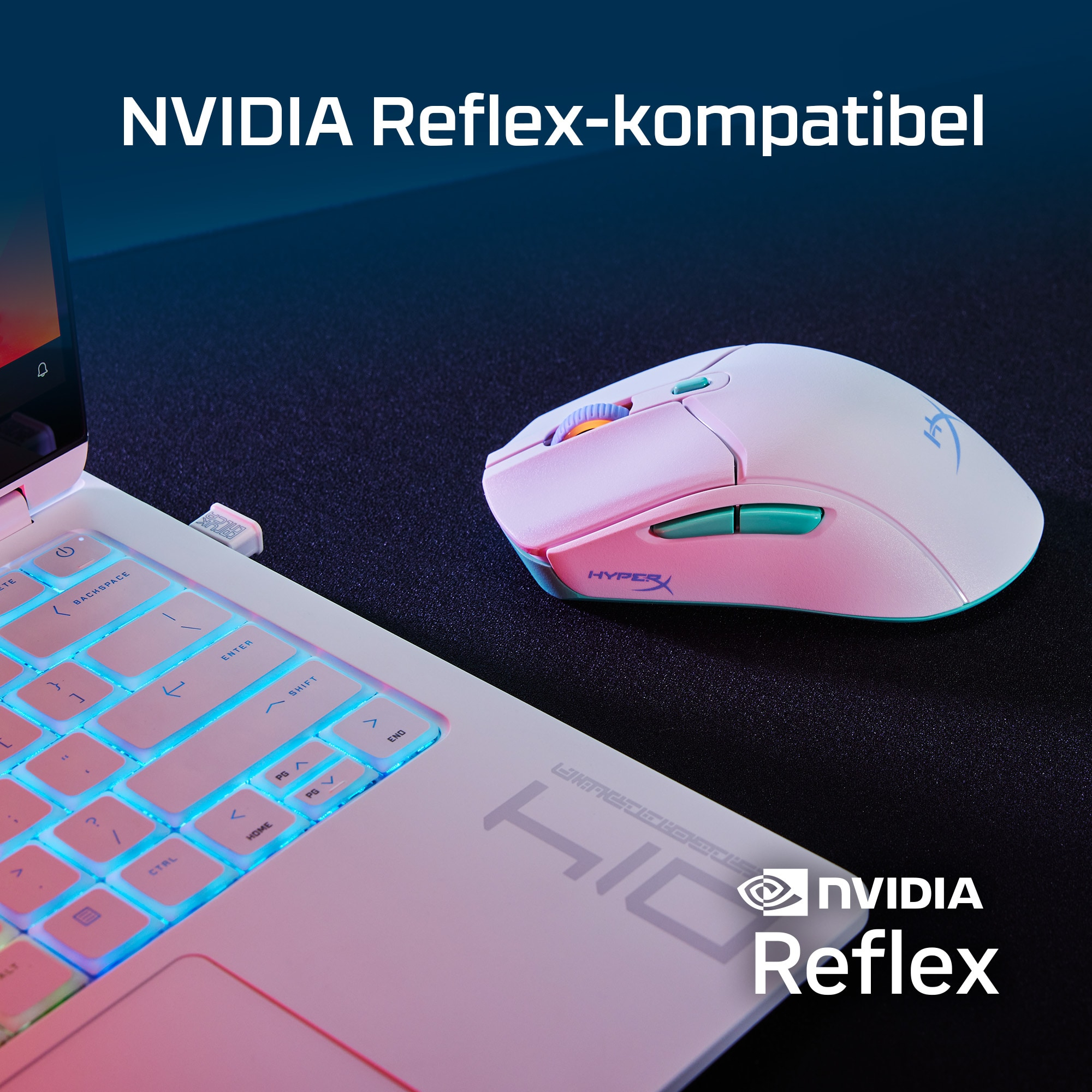 Mouse gaming rosa e bianco accanto a un laptop.