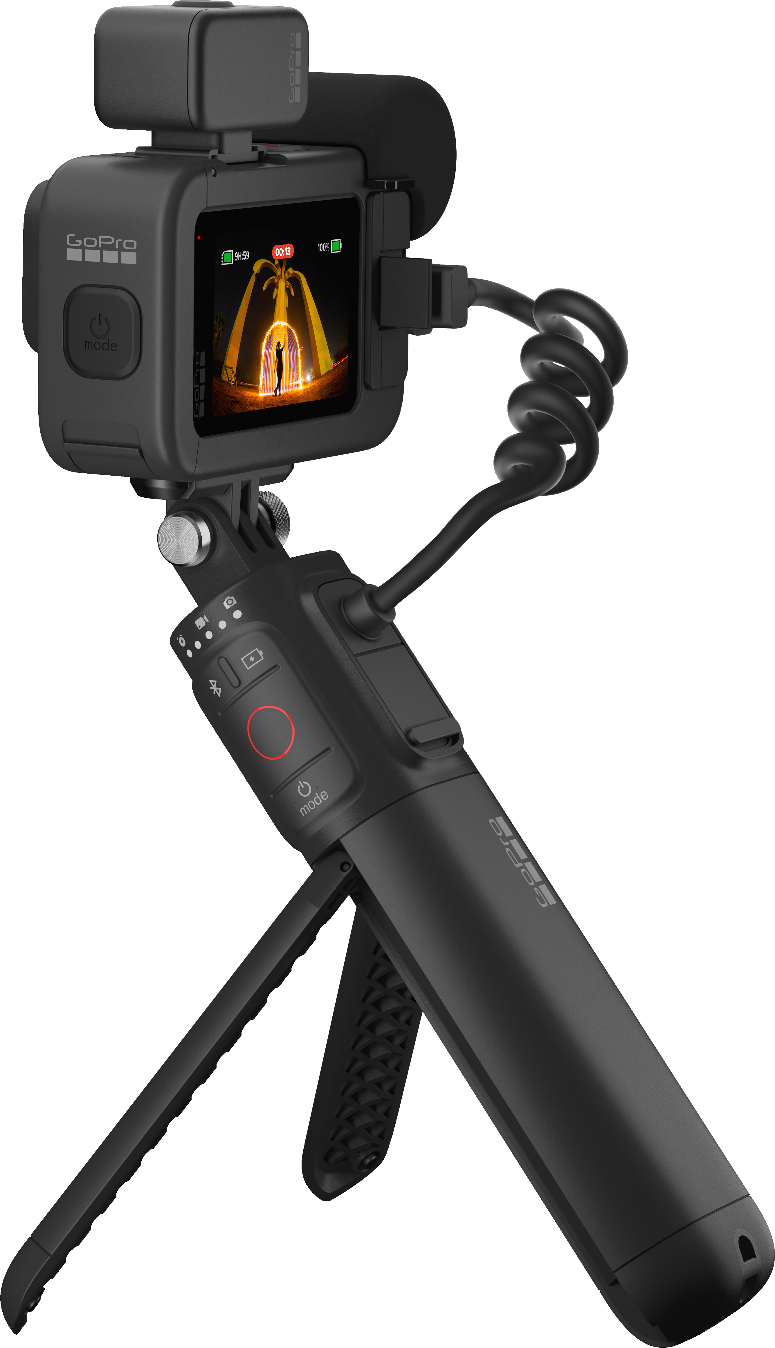 Caméra GoPro noire avec écran, micro et extension de trépied. Affiche une vue panoramique.
