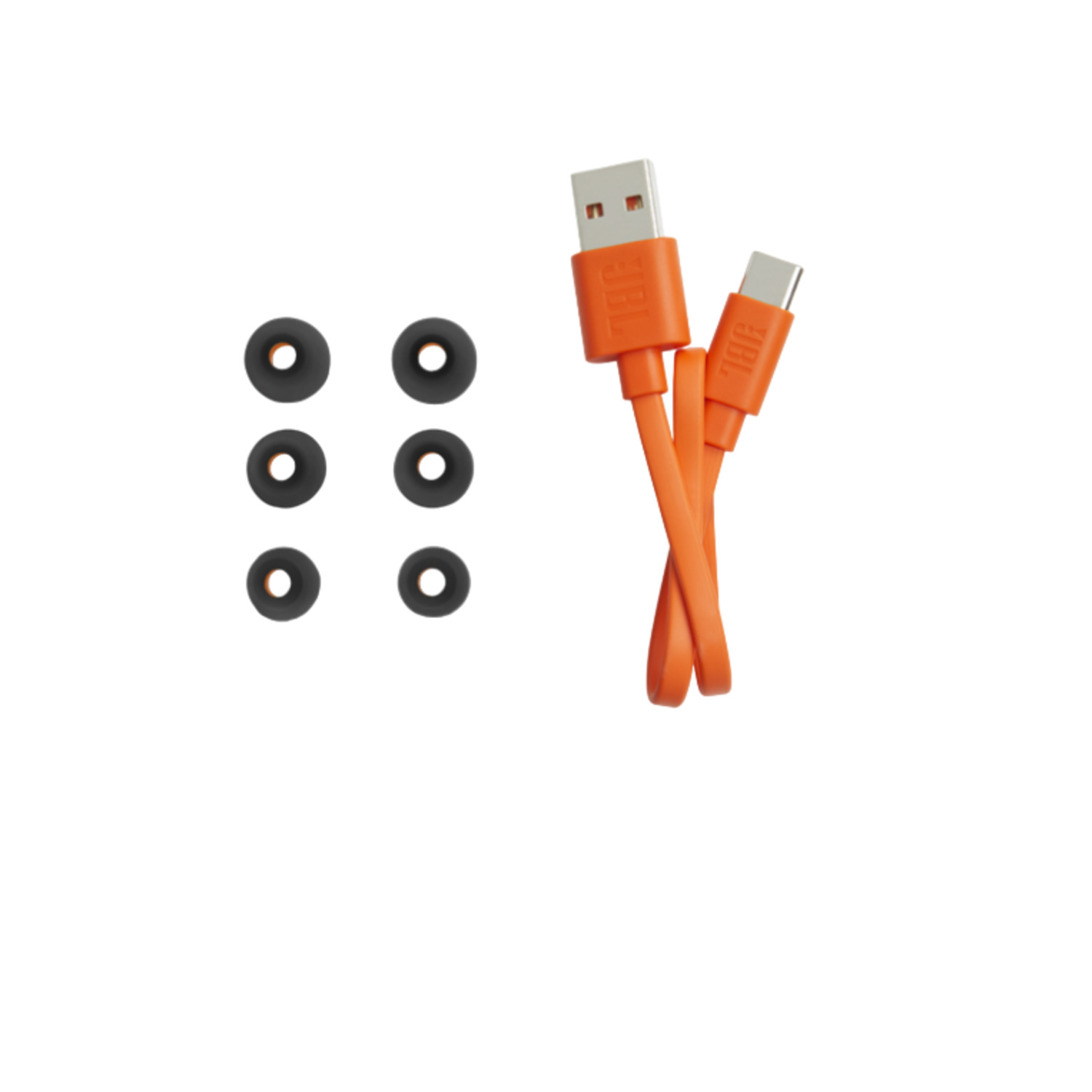 Oortips en oranje USB-C-kabel. Zwarte oortips links, kabel rechts. Witte achtergrond.