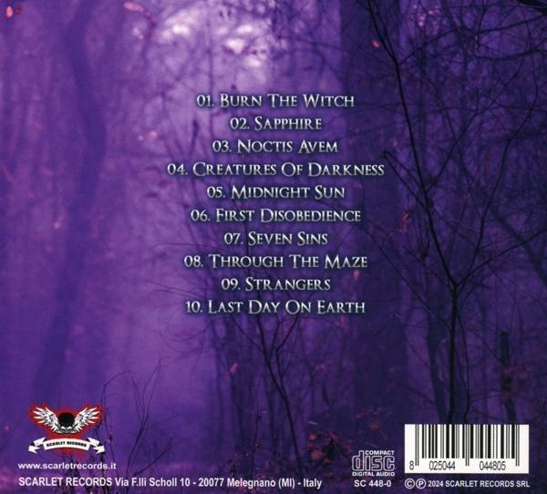 Albumcover mit Trackliste. Lila Hintergrund, Titel in Weiß. Scarlet Records Logo unten links.