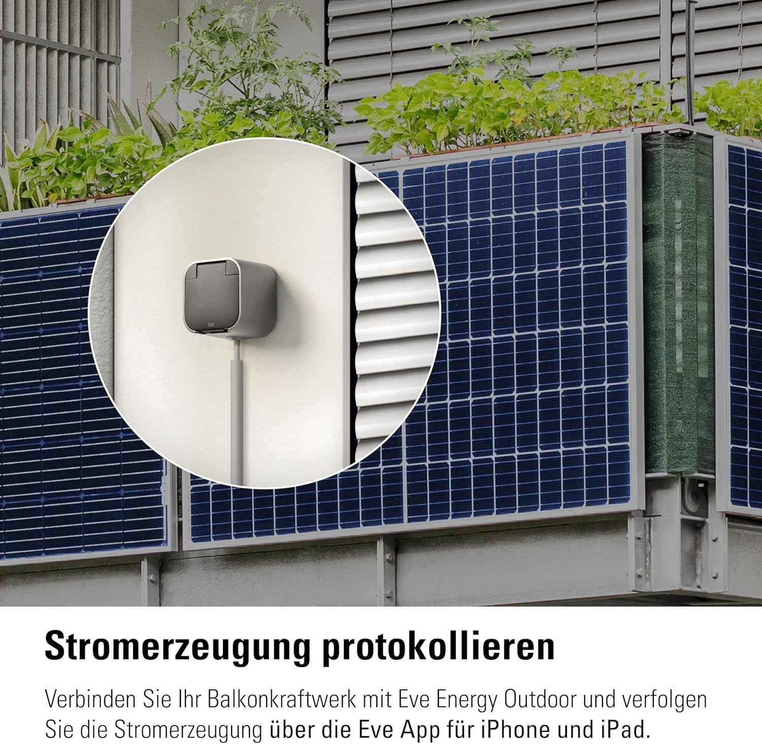 Eine graue Steckdose an einer weißen Wand mit Solarpanelen und Text über Eve Energy.