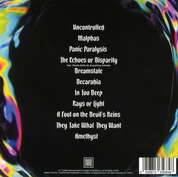 Albumcover mit Songtiteln. Das Farbschema ist Schwarz, Lila und Grün.