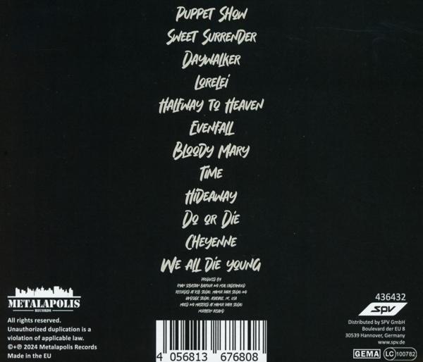 Schwarze CD mit Songtiteln. Das CD-Cover hat einen schwarzen Hintergrund. Der Text ist in weißer Schrift.