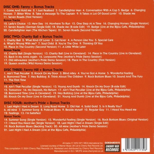 Rückseite eines CD-Covers mit Titellisten für vier Alben auf orangefarbenem Hintergrund.