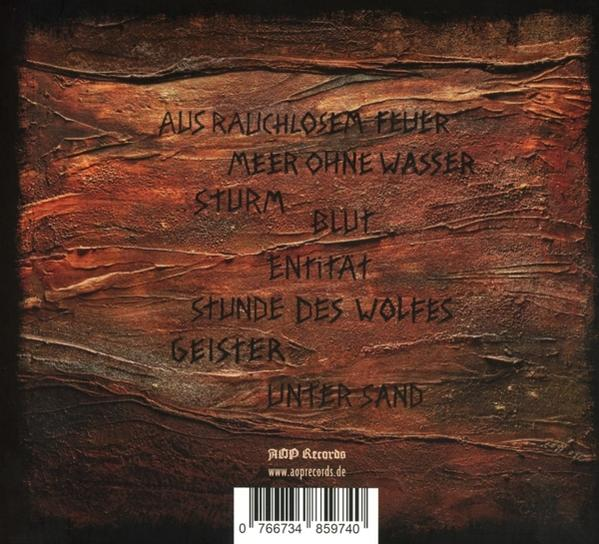 CD-Rückseite mit Text in Deutsch auf strukturiertem, braunrotem Hintergrund.