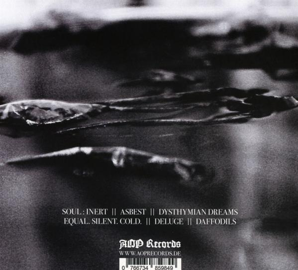 Schwarz-Weiß-Bild mit Text. Wasseroberfläche mit Formen.