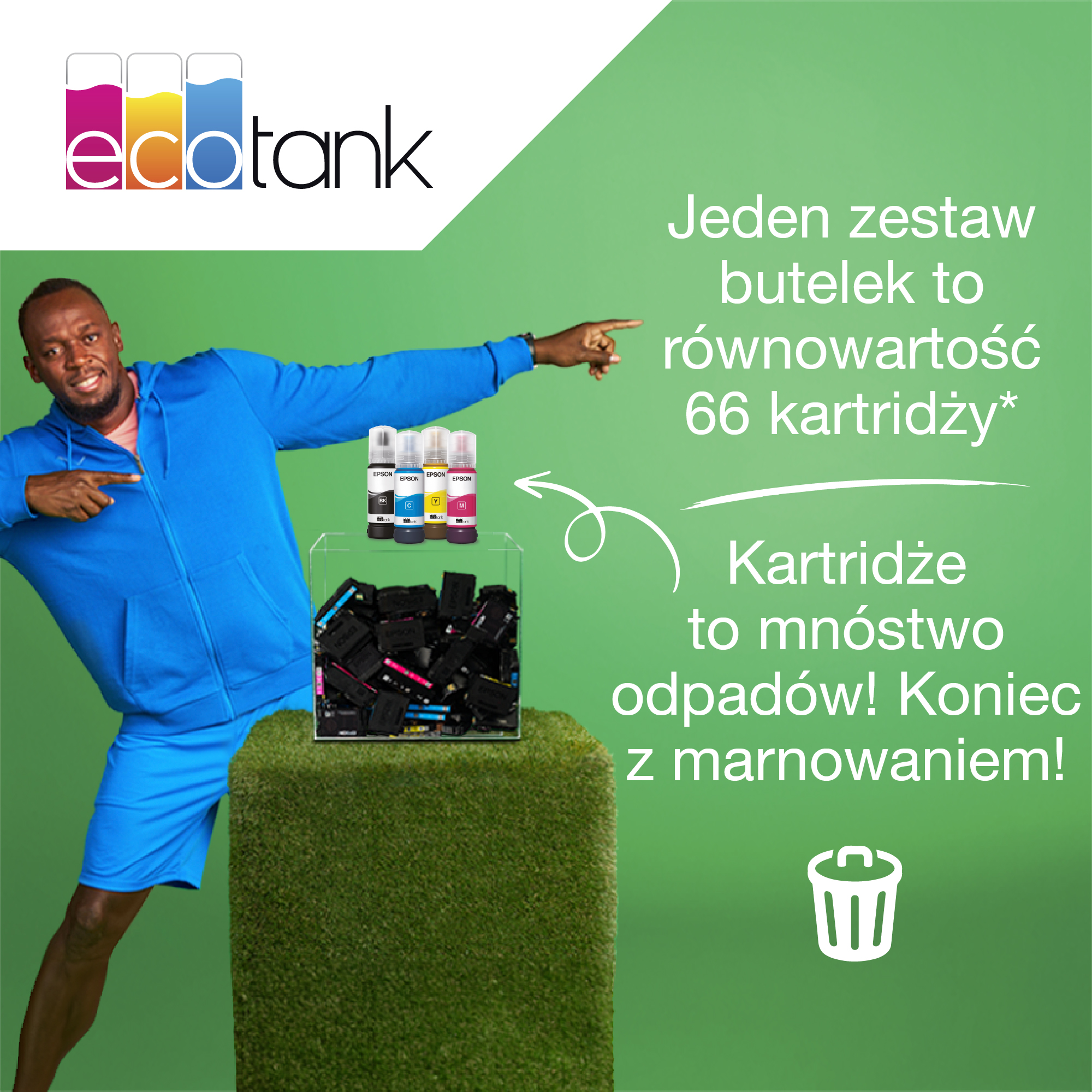 Mężczyzna wskazuje na butelki z tuszem na zielonej powierzchni. Tekst mówi '66 wkładów'. Tekst mówi 'Koniec z marnotrawstwem!'