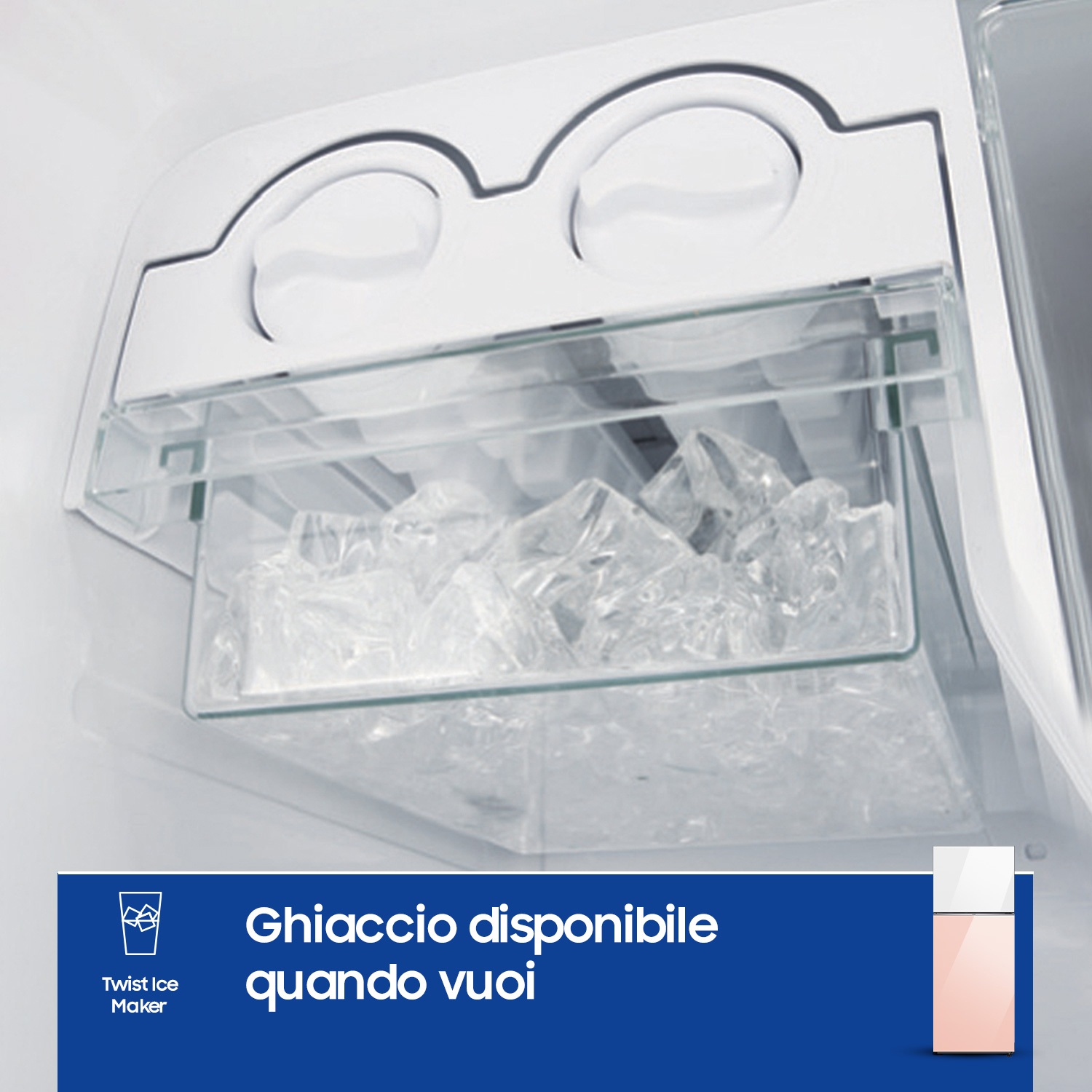 Interno del frigorifero. Fabbricatore di ghiaccio con cubetti, testo: 'Ghiaccio disponibile'.