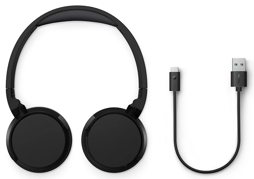 Czarne słuchawki z kablem ładującym z wtyczką USB-C i złączem USB.