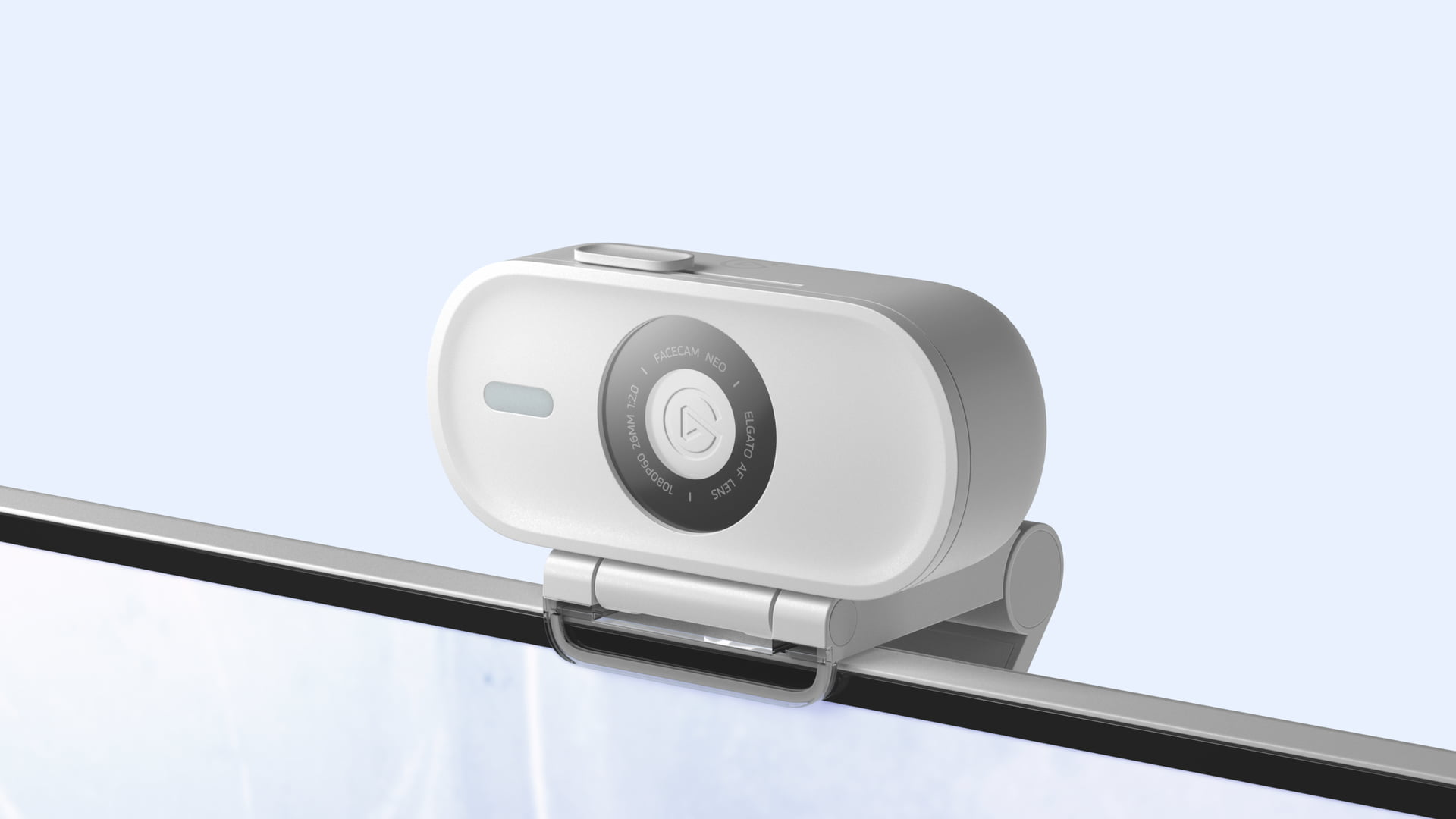 Eine weiße und graue Webcam ist auf einer silbernen Stange montiert. Die Webcam hat ein Objektiv mit dem Text 'Facecam Neo' und 'Elgato AF Lens'.