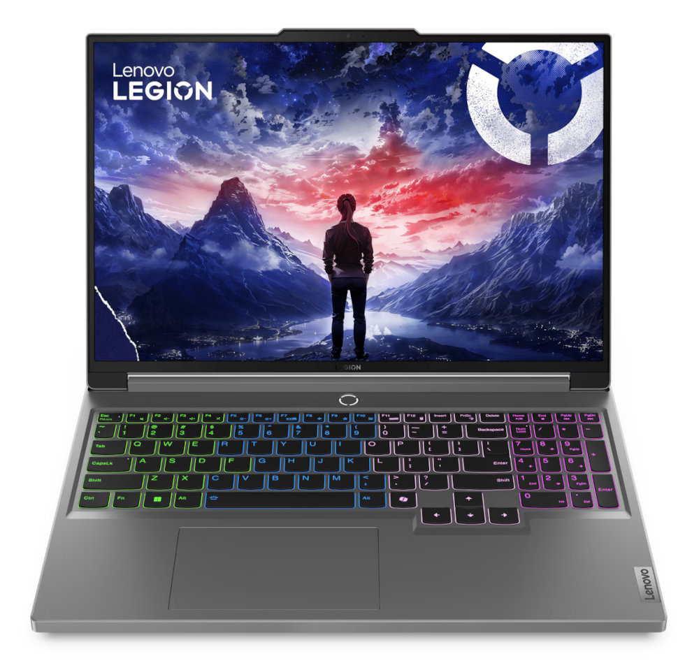 Laptop wyświetla scenę z gry z osobą stojącą na górze. Klawiatura ma klawisze zmieniające kolory.