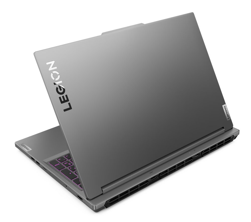 Laptop Lenovo Legion, ciemnoszary, otwarty. Klawiatura ma różowe podświetlenie.