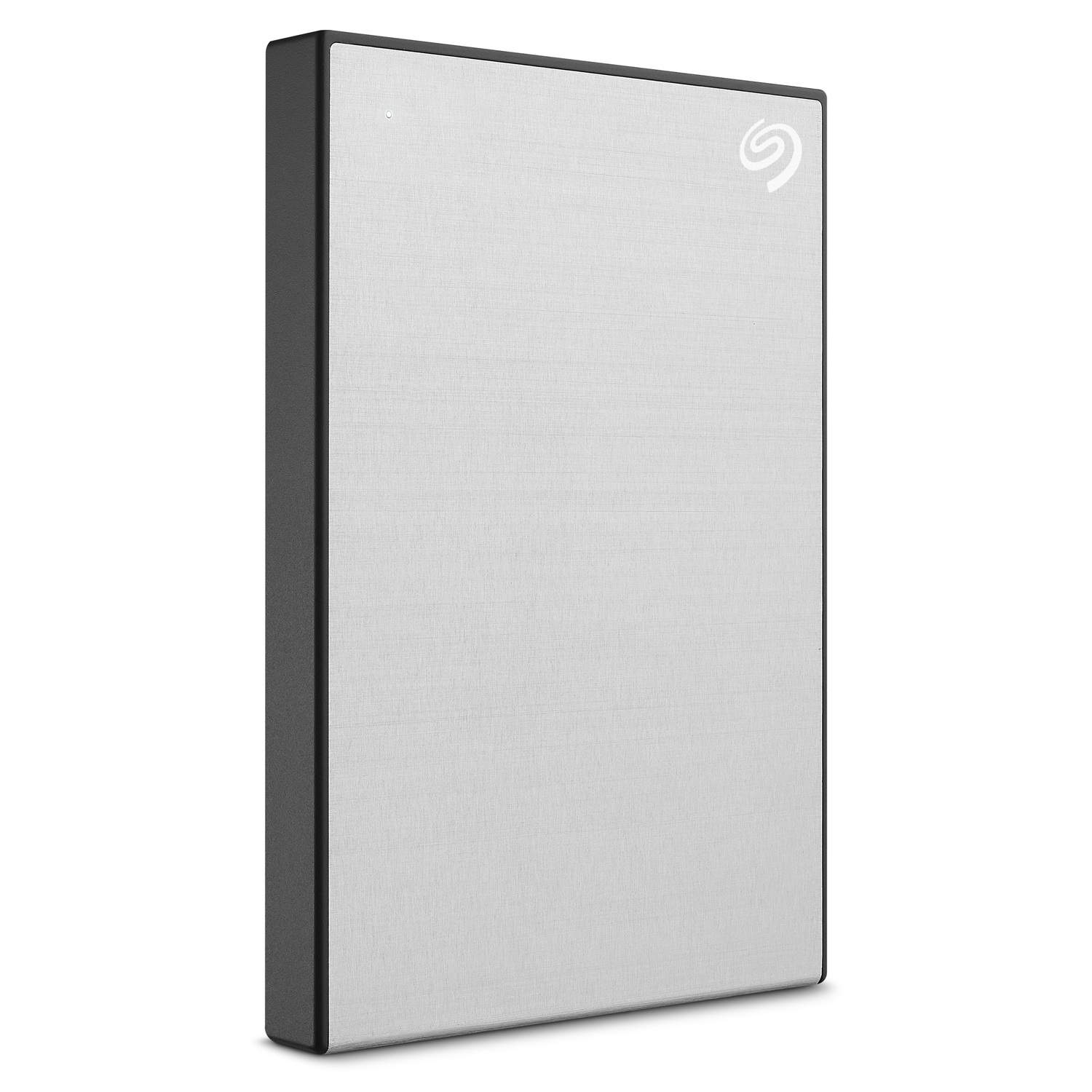 Un disque dur externe argenté et noir sur fond blanc, incliné pour montrer son côté.