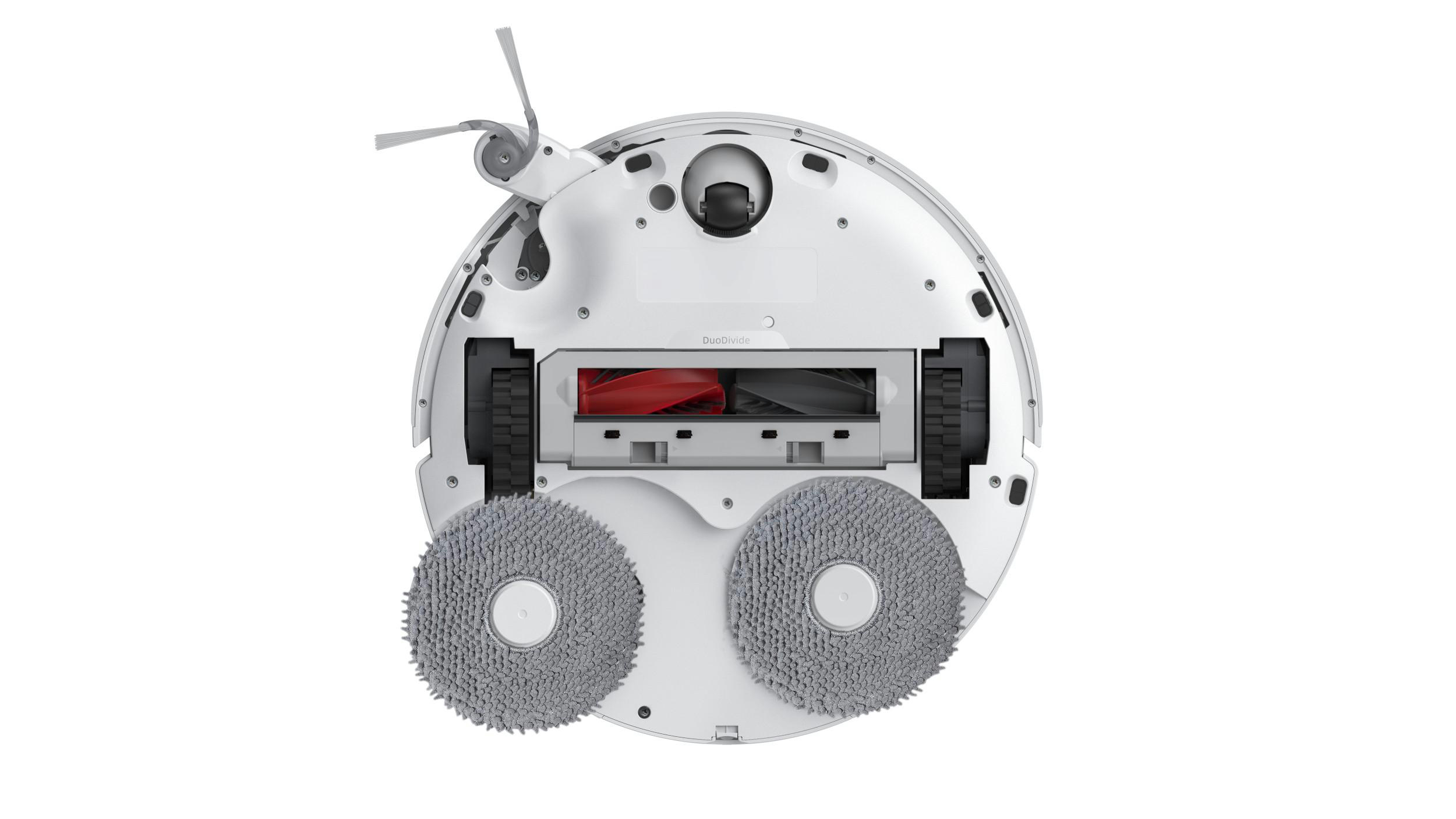Ein weißer, runder Roboter-Staubsauger mit Bürsten und Rädern auf weißem Hintergrund.