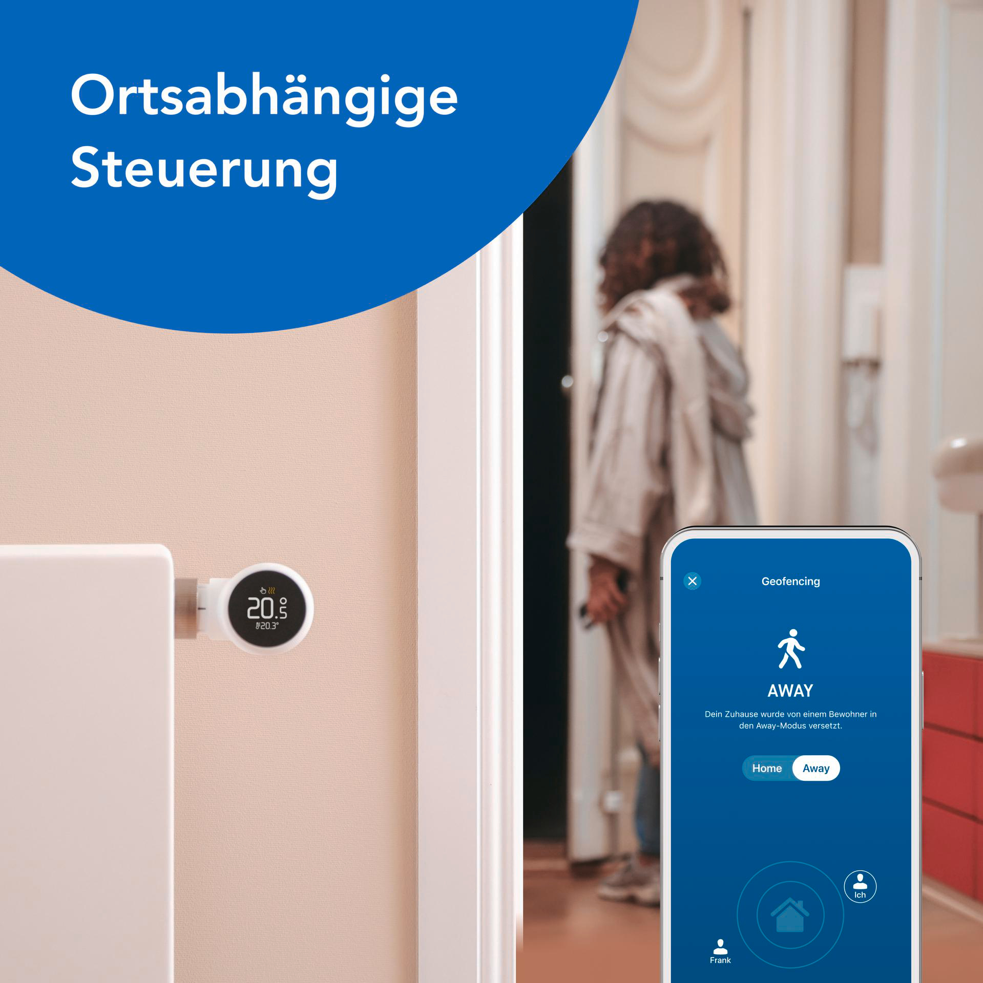 Ein Smart-Thermostat, das 20°C an einer Wand anzeigt, mit einer Person und einem Telefonbildschirm im Hintergrund.