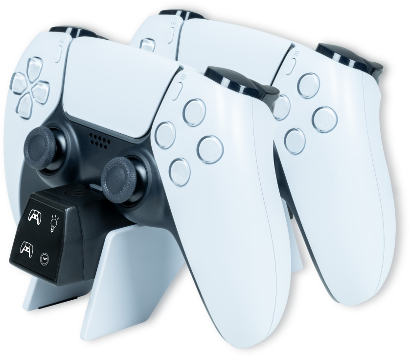 Weiße PlayStation 5 Controller Ladestation. Zwei Controller und eine Ladestation sind sichtbar.