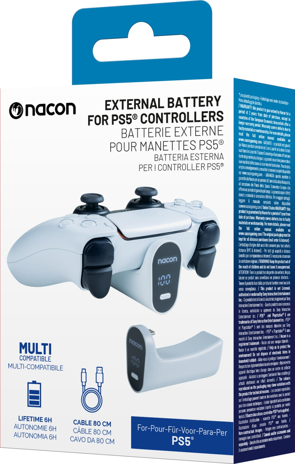 Une manette blanche PlayStation 5 avec une station de charge, dans une boîte avec texte et graphiques.