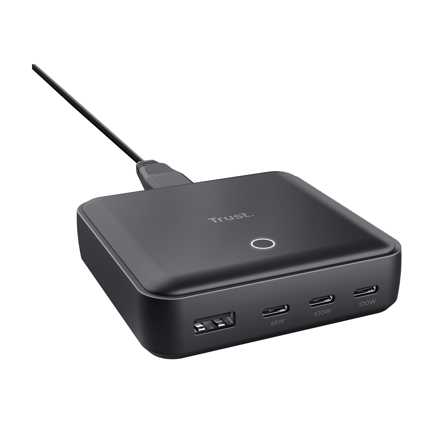 Adattatore di alimentazione Trust nero con porte USB e USB-C. Un cavo nero è collegato.