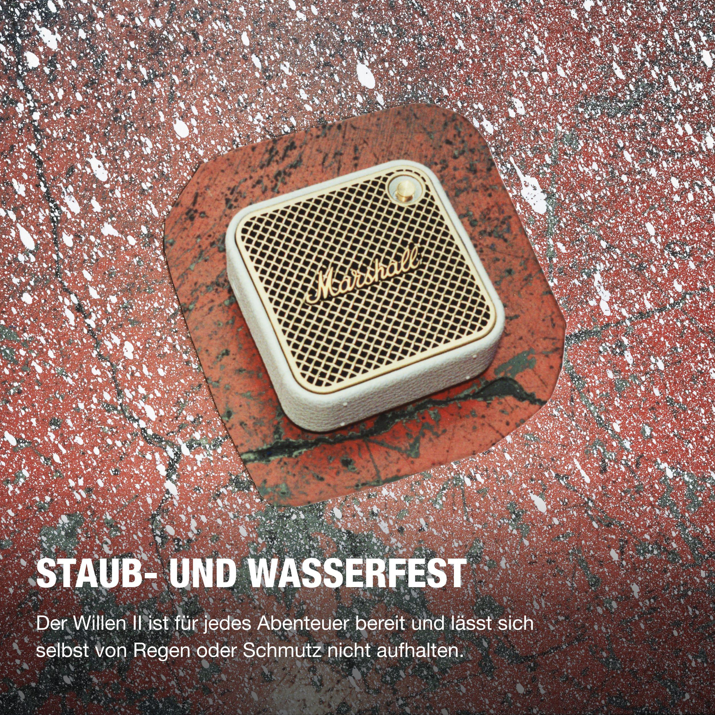 Ein kleiner Marshall-Lautsprecher auf einer rot-weiß gesprenkelten Oberfläche.