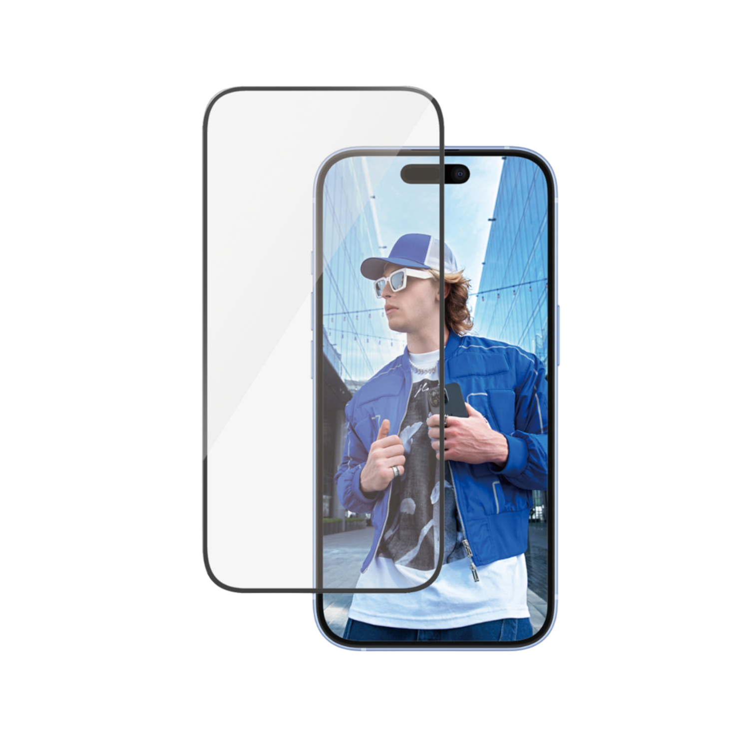 Een persoon met zonnebril houdt een telefoon vast. De telefoon heeft een schermbeschermer.