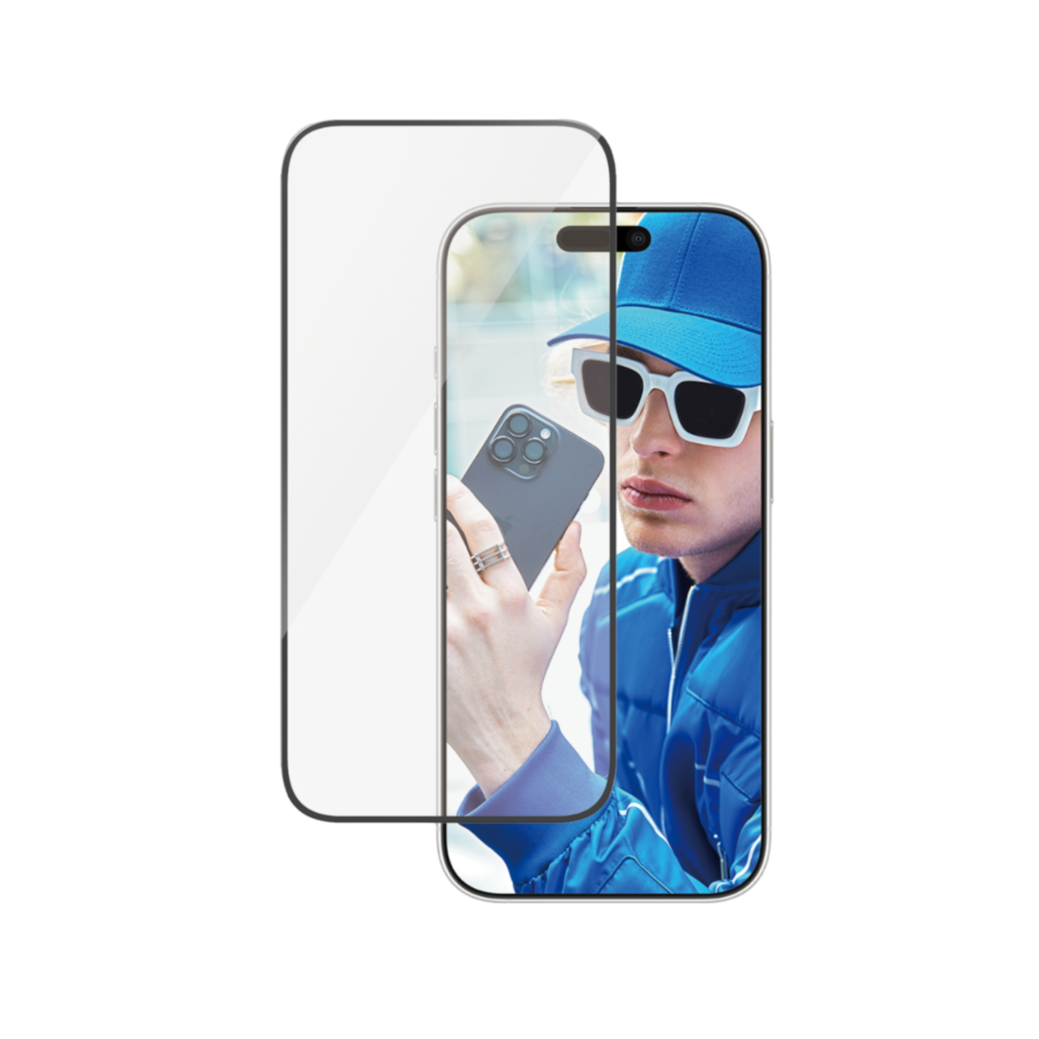 Een persoon die een telefoon met een schermbeschermer vasthoudt, plus een schermbeschermer op een witte achtergrond.