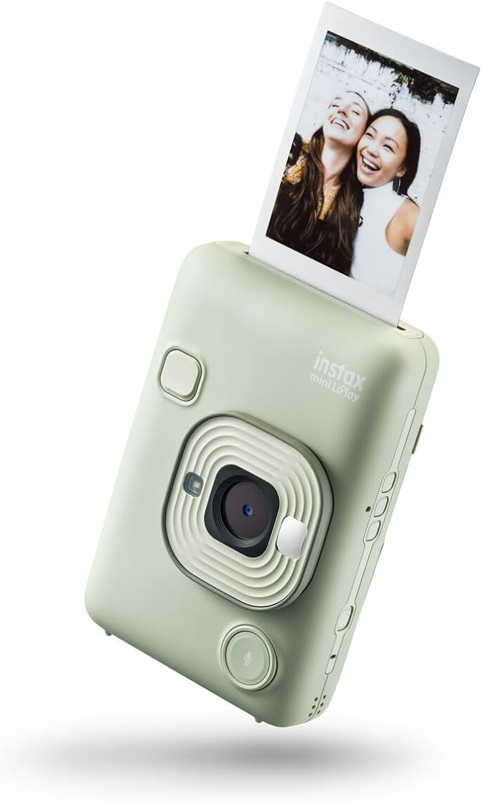 Egy zöld instax mini LiPlay kamera, közeli nézet.