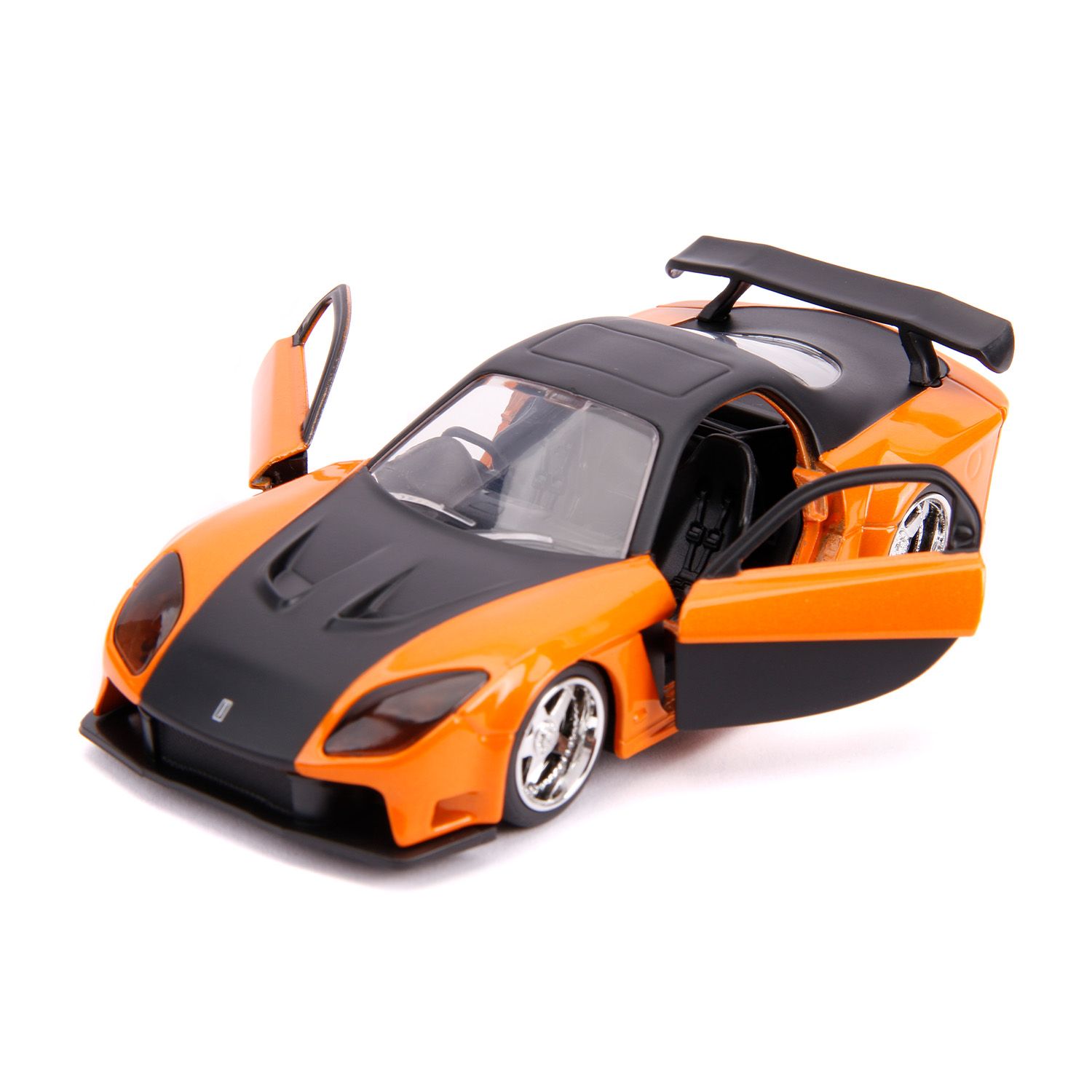 Un modello di auto sportiva arancione e nera con le porte aperte, su una superficie bianca.