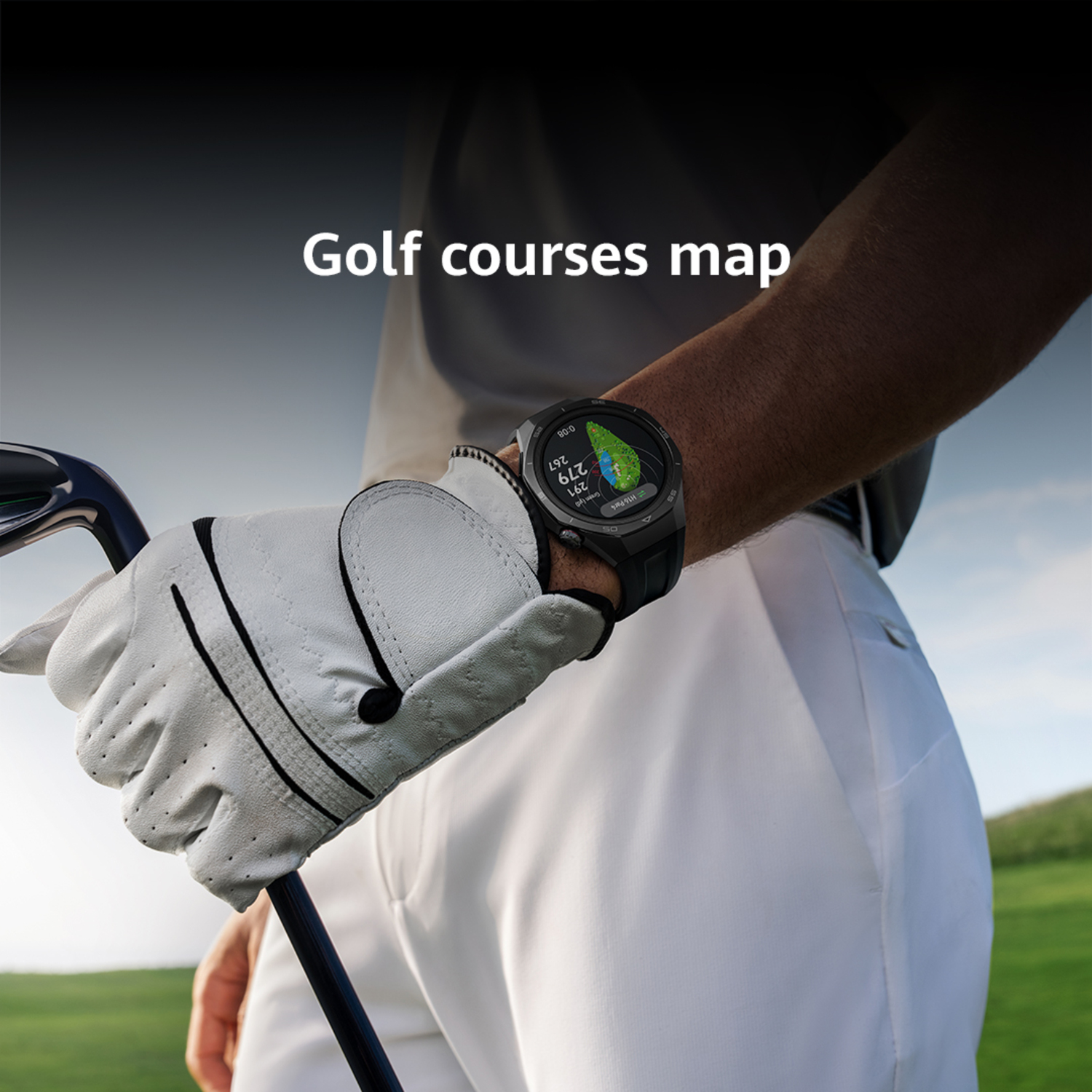 Een golfer houdt een club vast. Een smartwatch toont een golfbaan kaart.