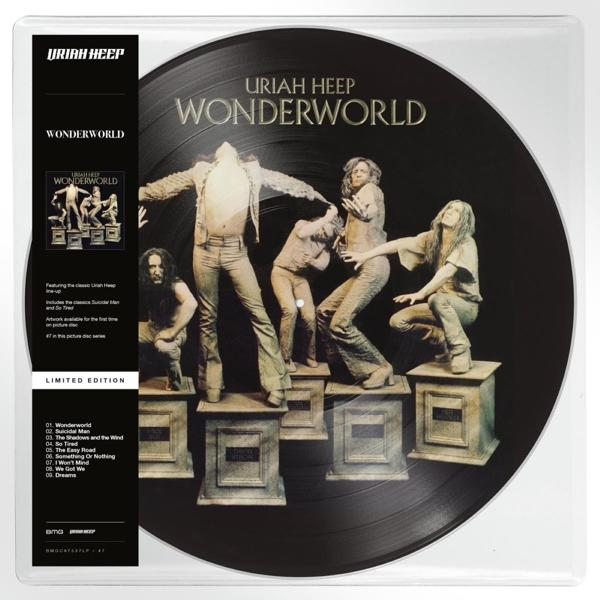 Uriah Heep Wonderworld bakelit lemez zenekari fotókkal posztamenseken.