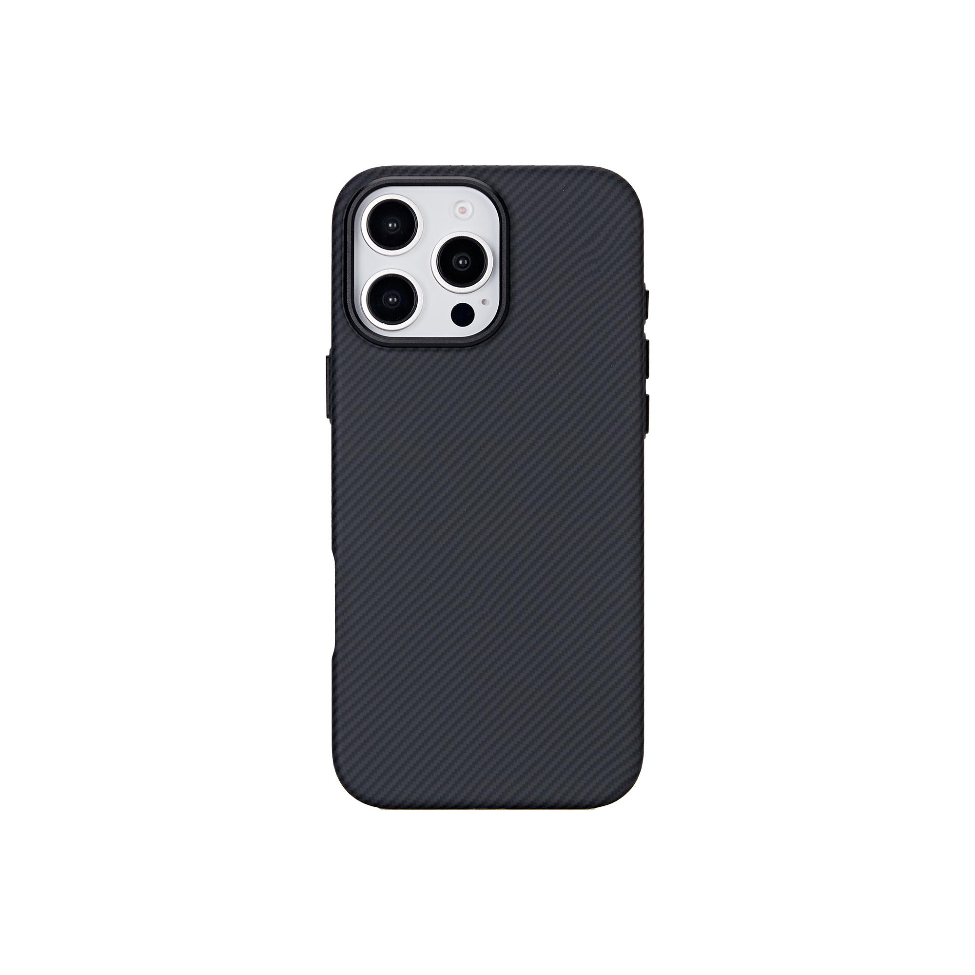 Schwarze Handyhülle mit Carbonfasertextur, bedeckt Rückseite und Kamera des Telefons.
