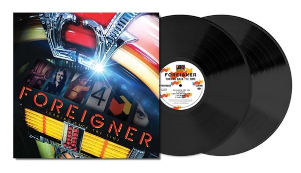 Zwei Schallplatten mit einem Plattencover der Band Foreigner.