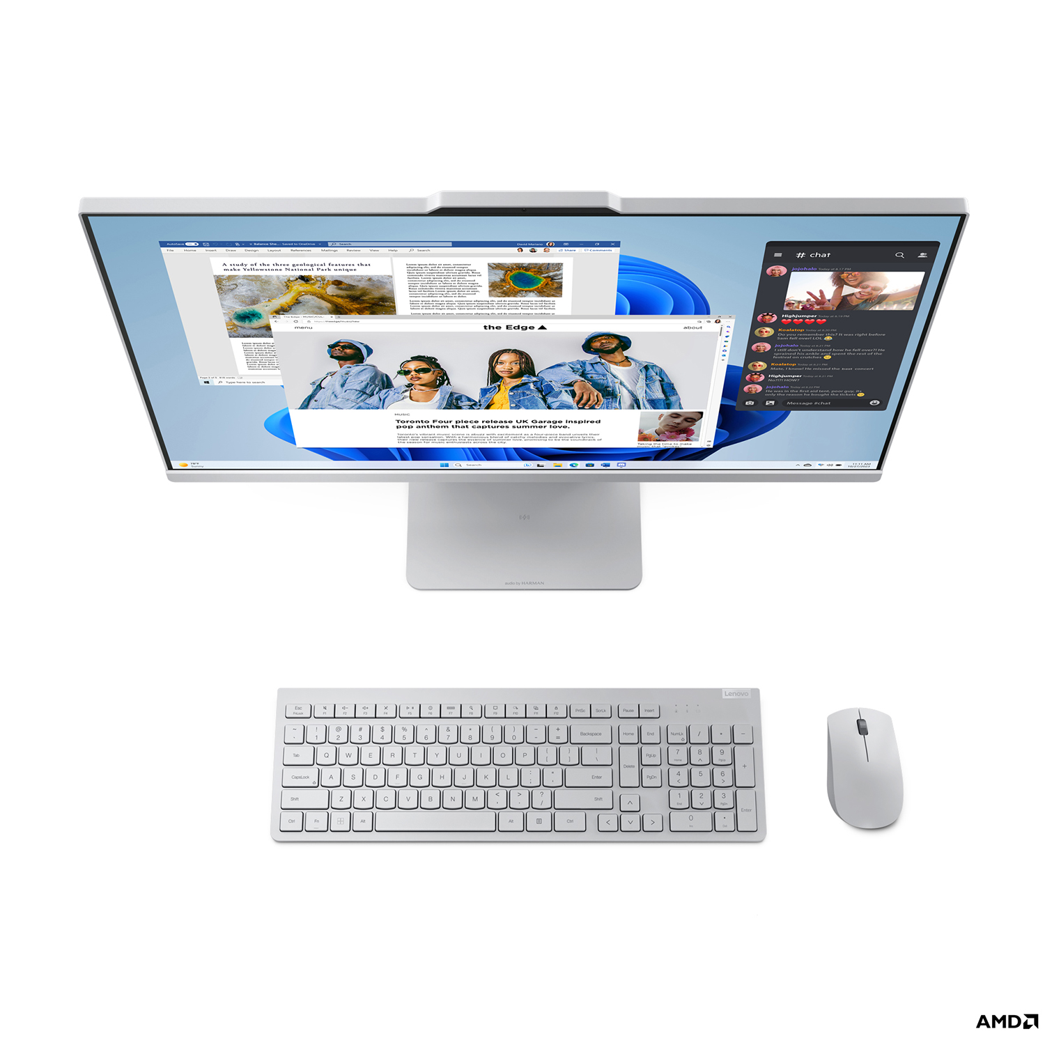 Configurazione computer: monitor, tastiera e mouse su una scrivania bianca.