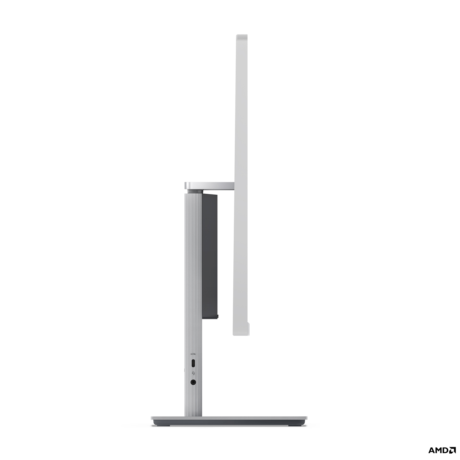 Vista laterale di un monitor per computer argentato con supporto. Il logo AMD è in basso.