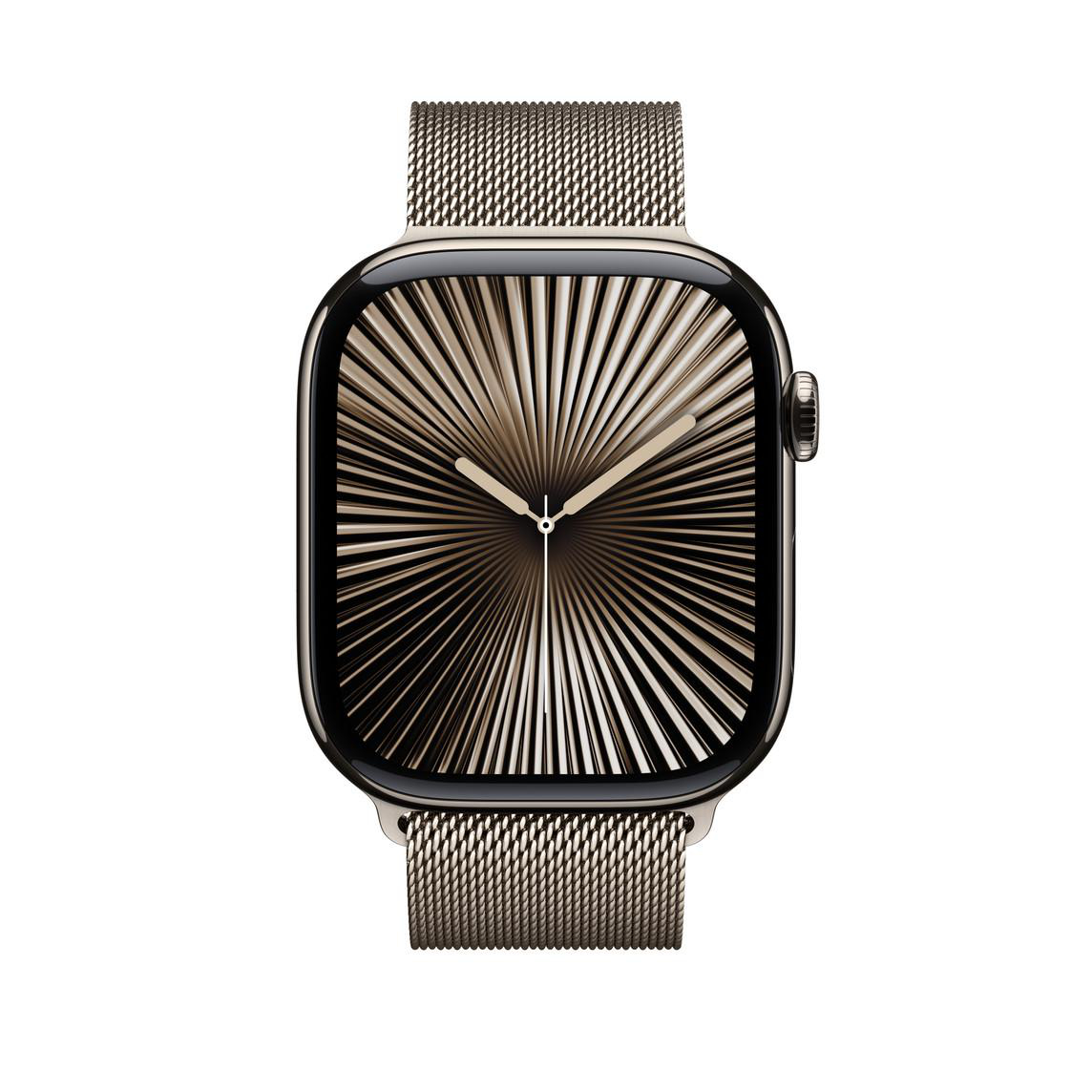 Goldene Uhr mit radialem Muster auf dem Zifferblatt.