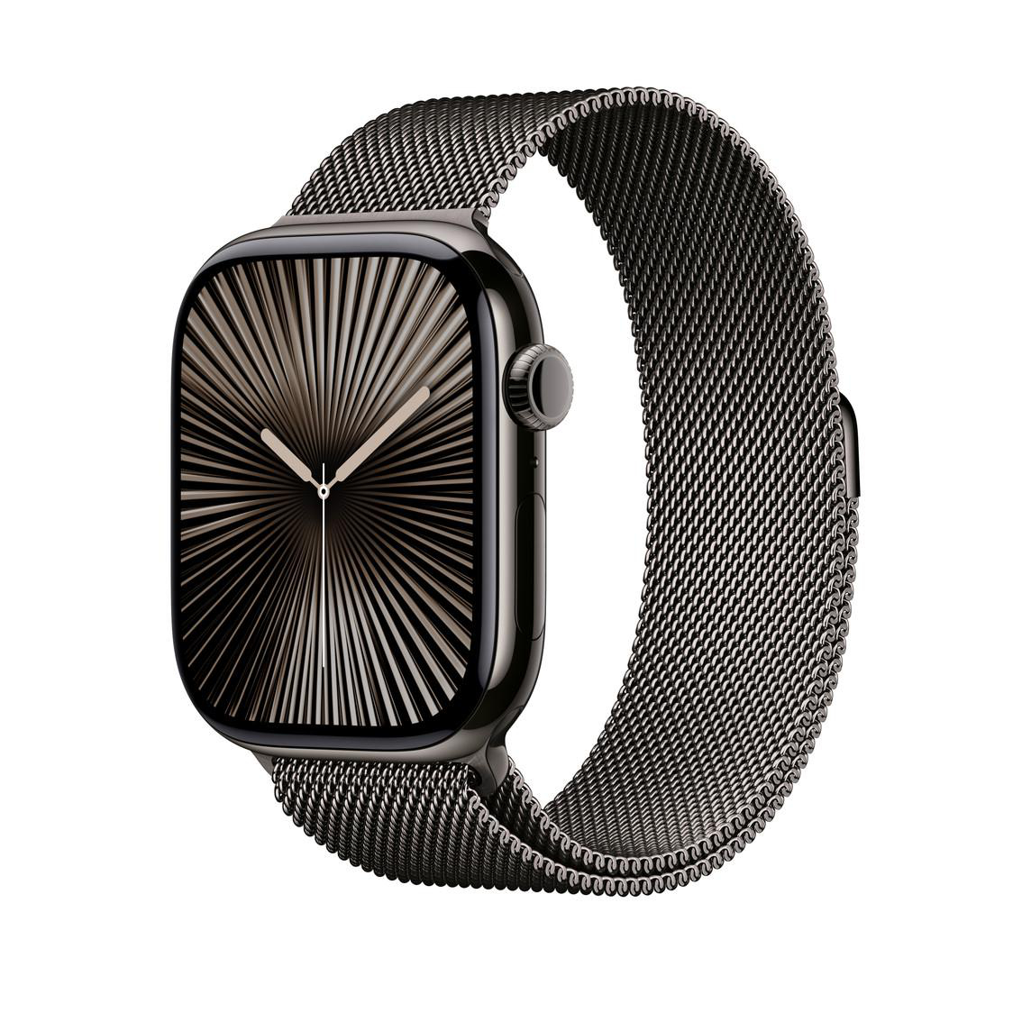 Ein Mann im Neoprenanzug surft auf einem roten Surfbrett. Er trägt eine Smartwatch am linken Handgelenk.