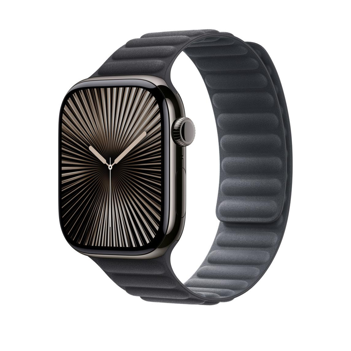 Schwarze Apple Watch mit schwarzem Armband, radialem Zifferblatt und weißem Hintergrund.