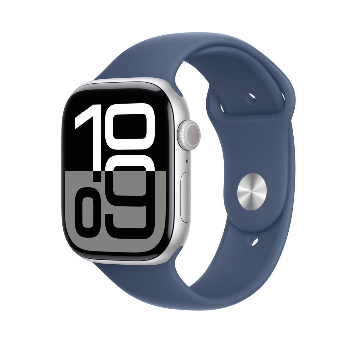Silberne Apple Watch mit blauem Armband, Zeitanzeige. Weißer Hintergrund.